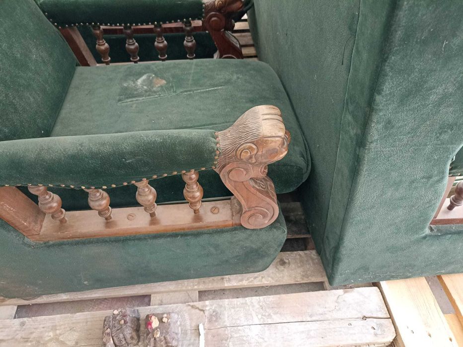 Canapea si 2 fotolii din piele de colectie Antique