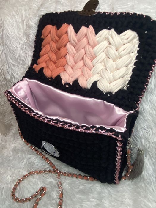 Geantă croșetată manual