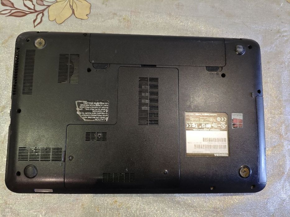 Ноутбук Toshiba старый