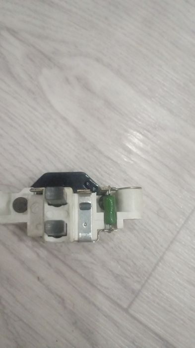 Реле щётка генератора