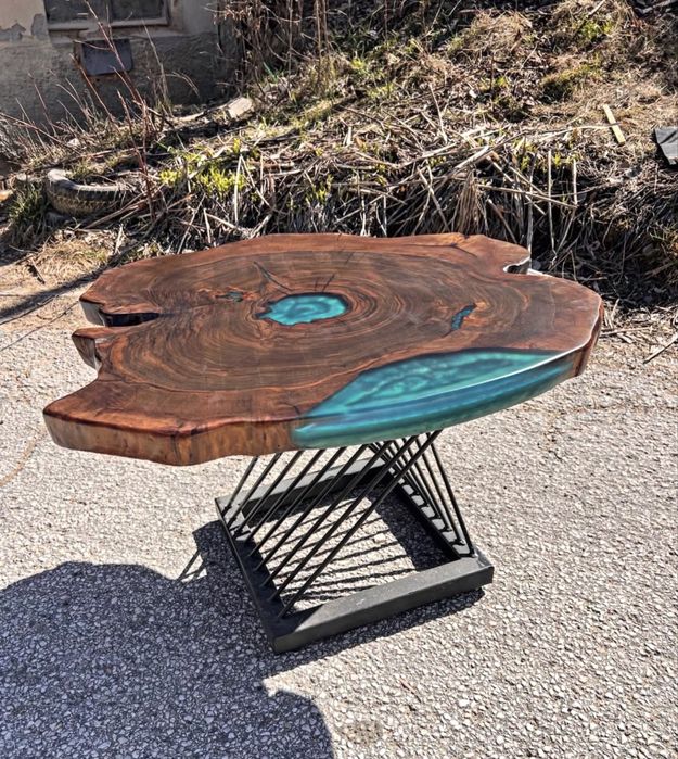 Налична холна маса от орех и епоксидна смола