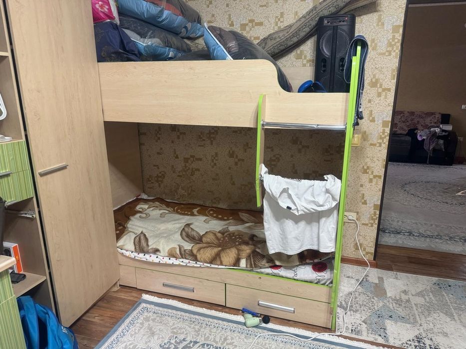 Детский шкаф и кровати