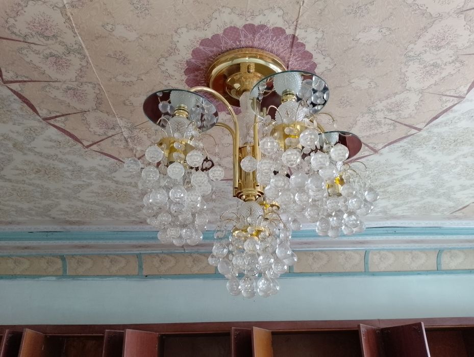 Люстра шести рожковая