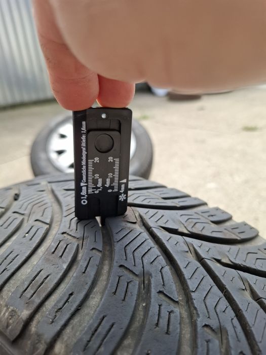 Jante tablă 15" cu cauciucuri de iarnă