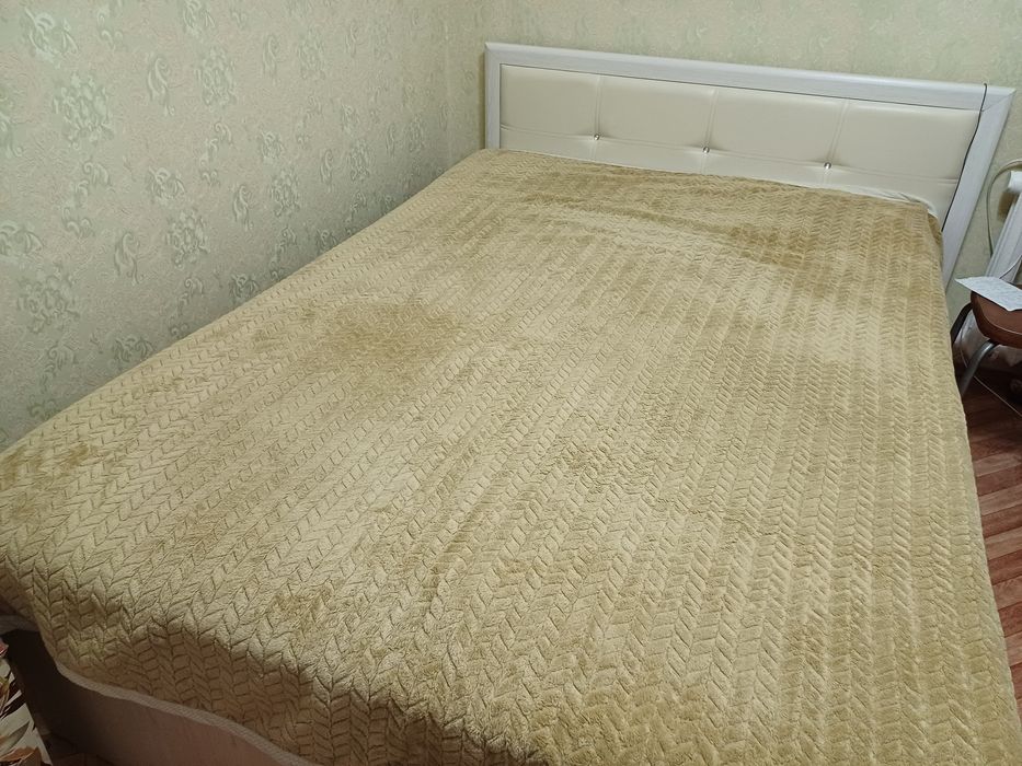 Продам  кровать с мотрасом 2*1.40 цена 60000тт