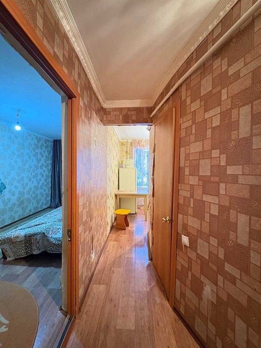 Продам 2 комнатную 8 марта