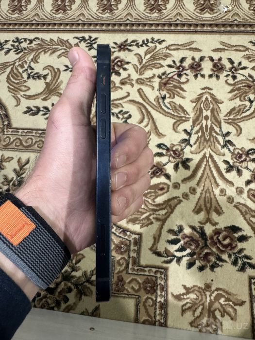 iPhone 12 o’zi ochilmagan