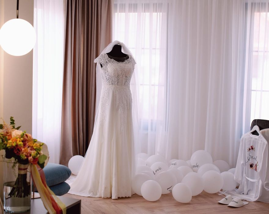 Rochie de mireasă și  costum de mire