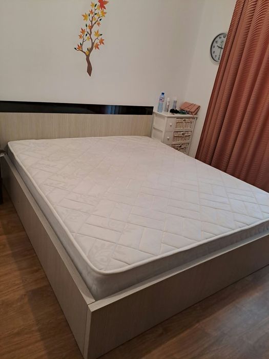 Легло с еднолицев матрак