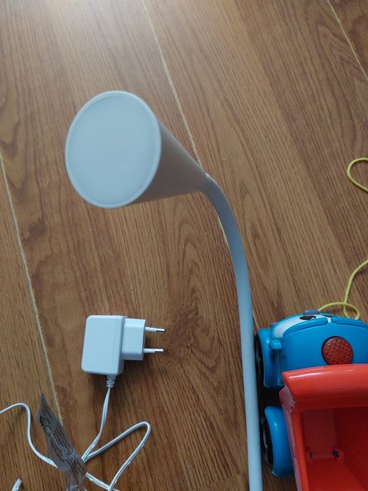 Lampă de masă, nouă