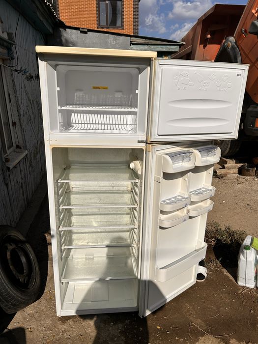 Продам холодильник