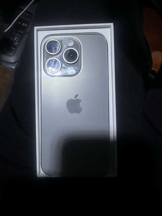 Продам iPhone 15 pro на 256 гб