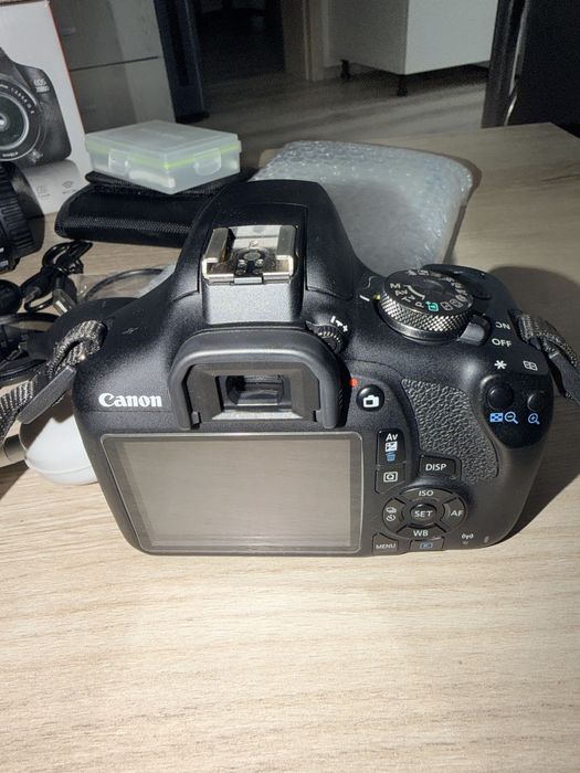 Canon EOS 2000D