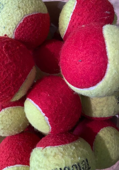 Теннисные мячи красные