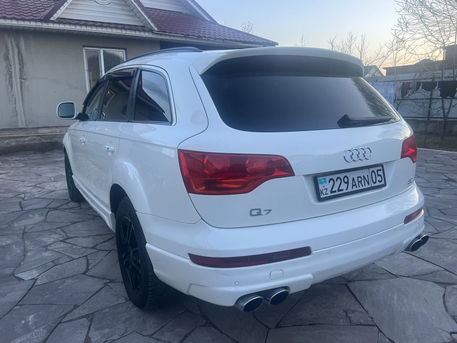 Ауди Q7 легендарный
