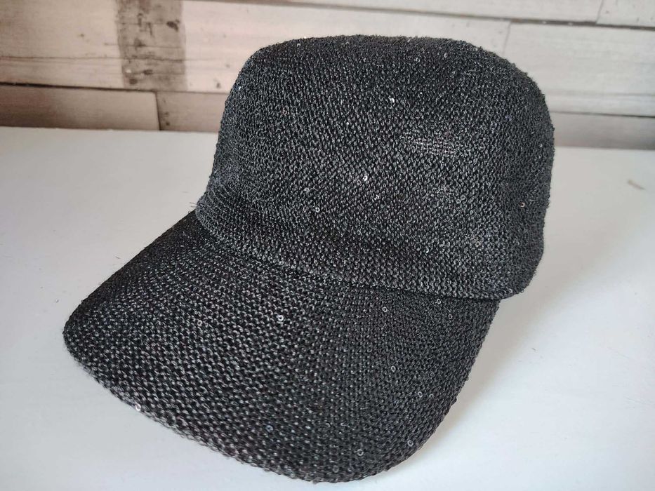 Уникални дамски шапки с козирка