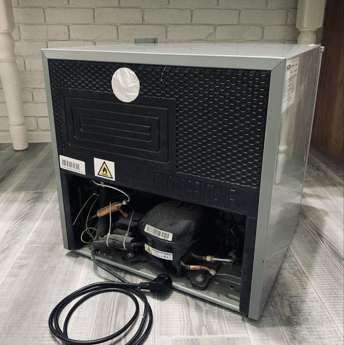 Холодильник Бирюса М50