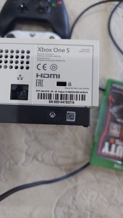 Продам XBox OneS