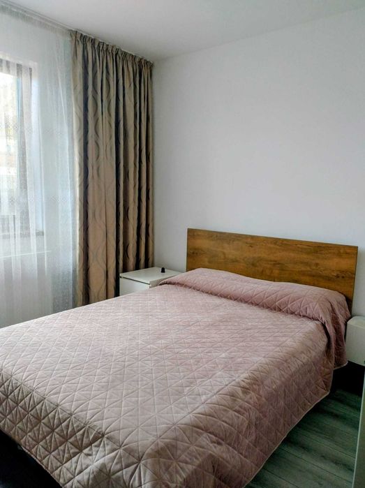 Apartament de vanzare la curte!