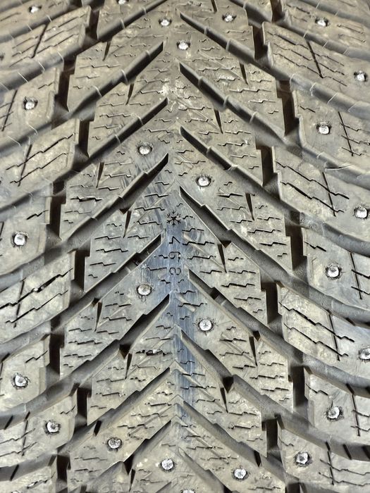 285/50/20 Нокиан