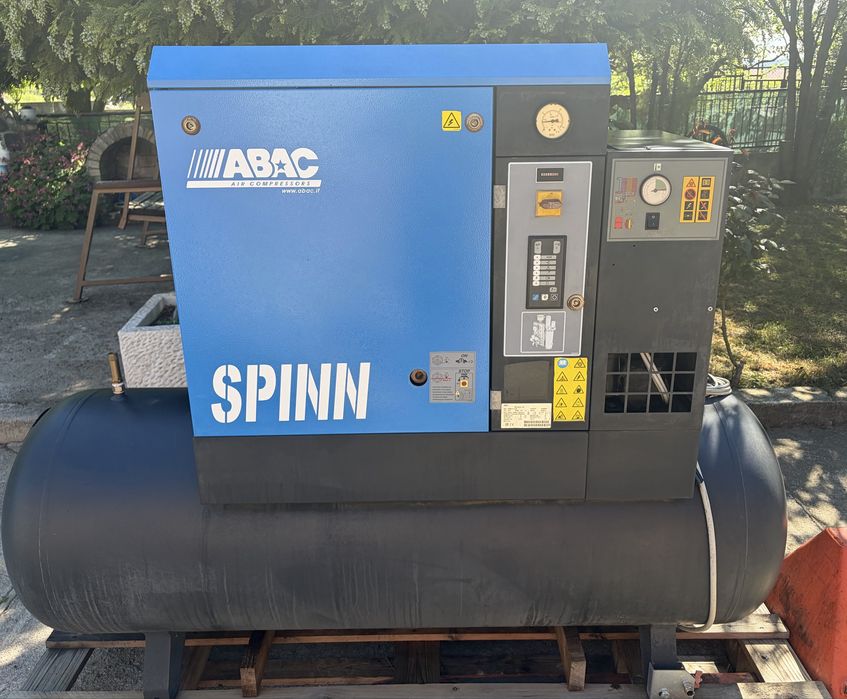 Винтов компресор Abac 11kw 500lt с вграден изсушител