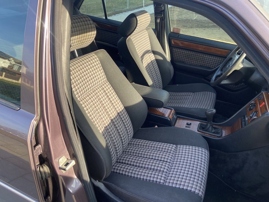 Mercedes-Benz W124