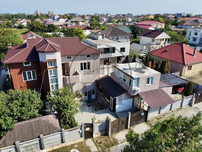 2 proprietăți de vânzare în Costinești - Pensiune funcțională + Vilă