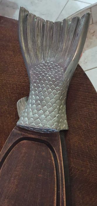 Голямо  дървено плато риба