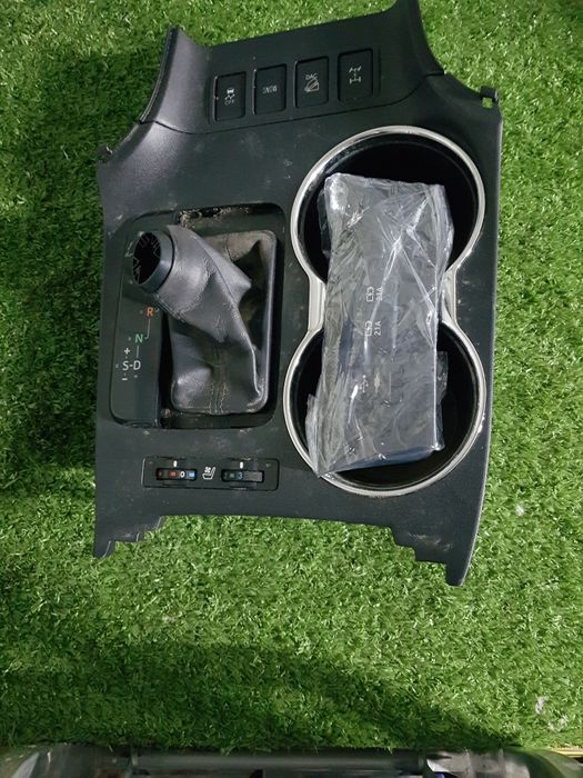 Накладка кулисы Toyota Highlander 2014-19