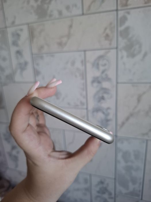 iPhone 1 1  128gb