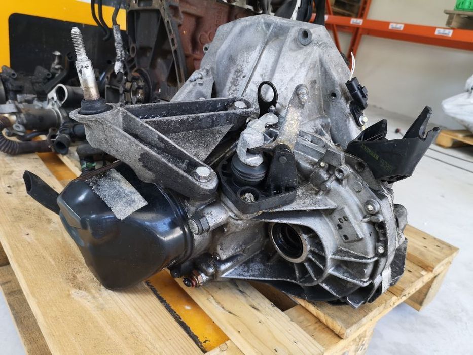 Cutie viteze 1.4 JH3-172 Clio 3 euro 4 8200166683 in stare foarte buna