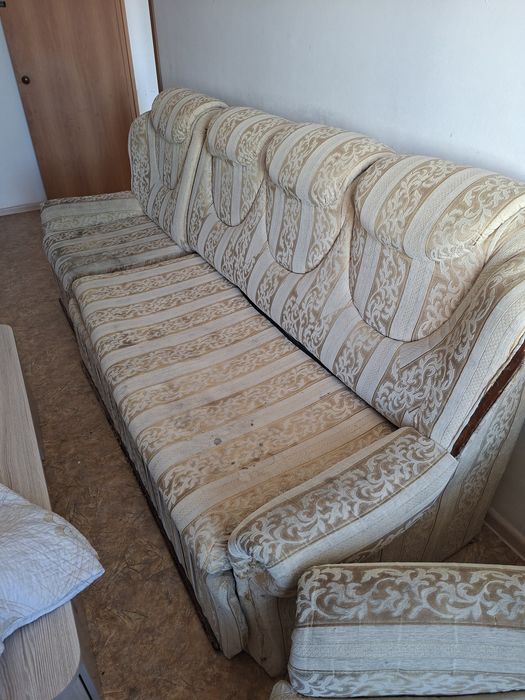 Диван и кресло даром