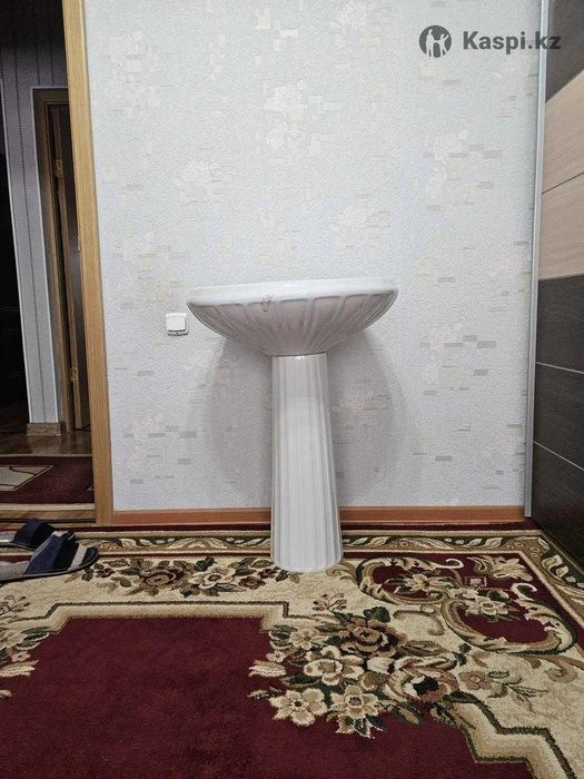 Продается умывальник тюльпан