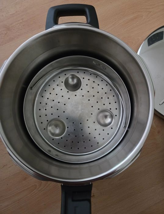 WMF Perfect pro 4,5l Тенджера под налягане произведена в Германия