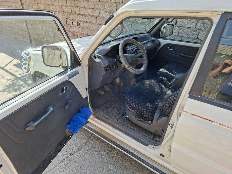 Продам внедорожник 98 года 7 мест Дизель