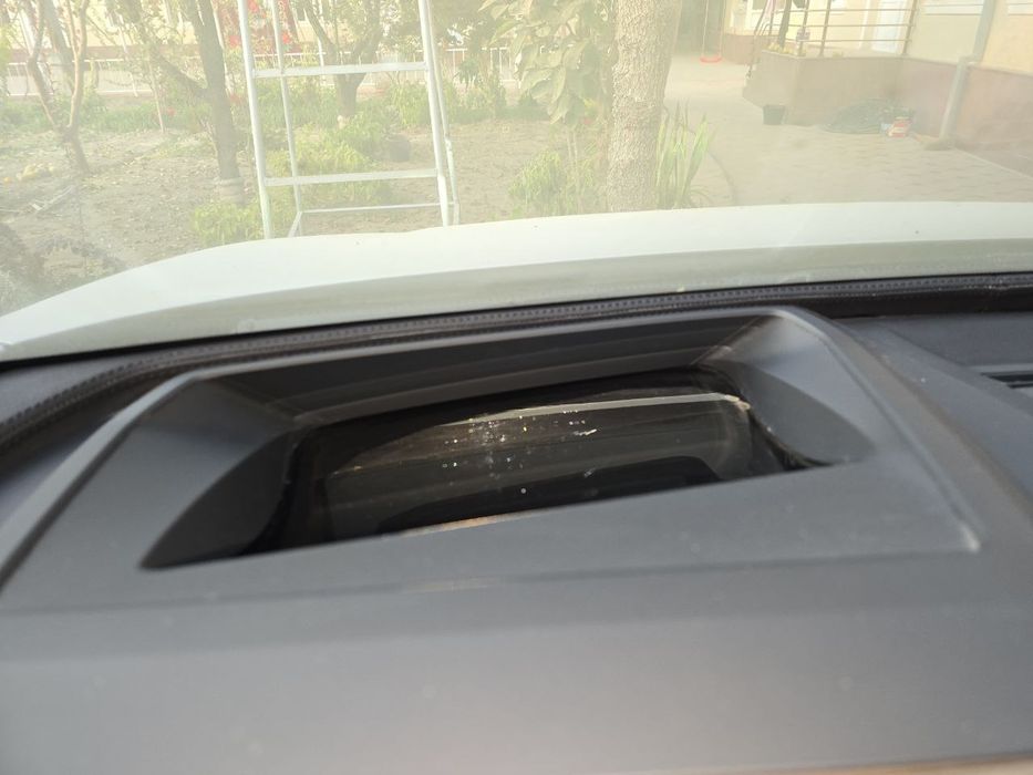 Audi.  Q4   40e-tron