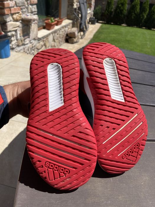 Маратонки adidas 30