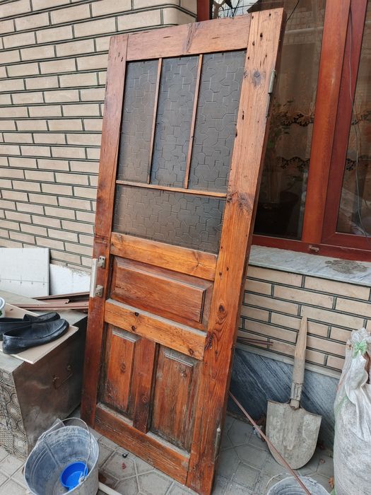 Eshiklar sotiladi 2 ta