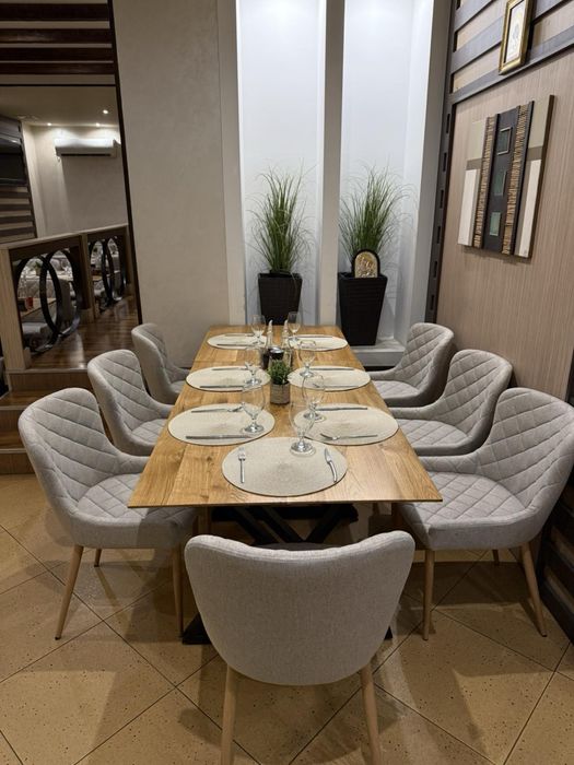 Трапезна/ холна маса от дъб с метални крака- скосена