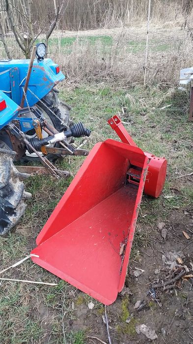 Tocator crengi dupa tractor