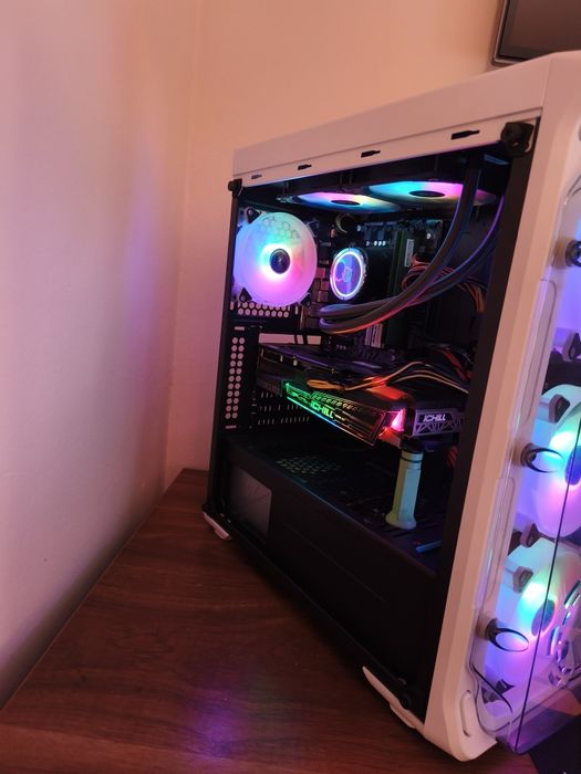 Vand unitatea PC gaming: RTX 3070 8GB | i7-10700F | SSD SAMSUNG 500GB