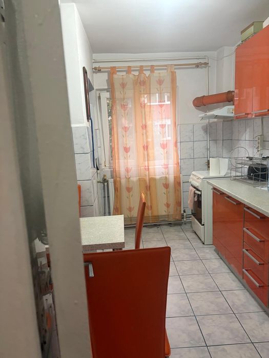 Închiriere Apartament  3 camere