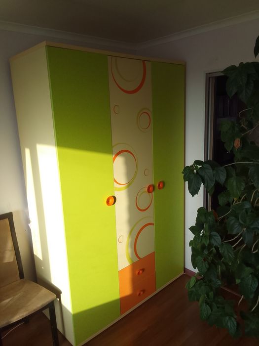 Шкаф в детскую комнату