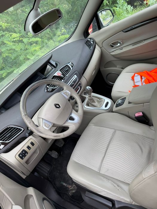 Dezmembrez Renault Scenic 1.5 dci