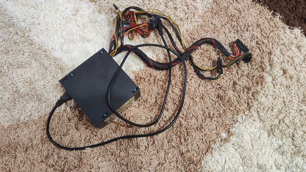 Захранване за компютър 700 вата