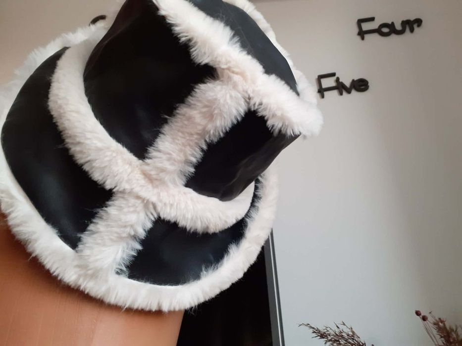 Pălărie tip buchet H&M ,nouă fără etichetă
