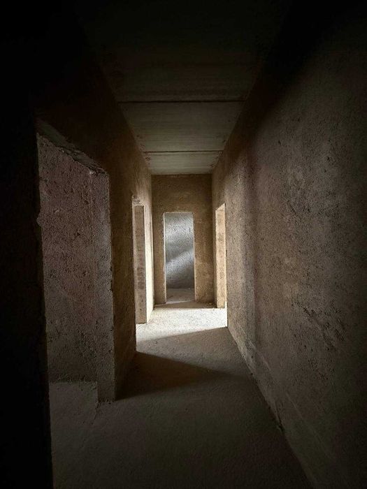 Квартира 78кв/м в состоянии коробки на районе Партсъезда