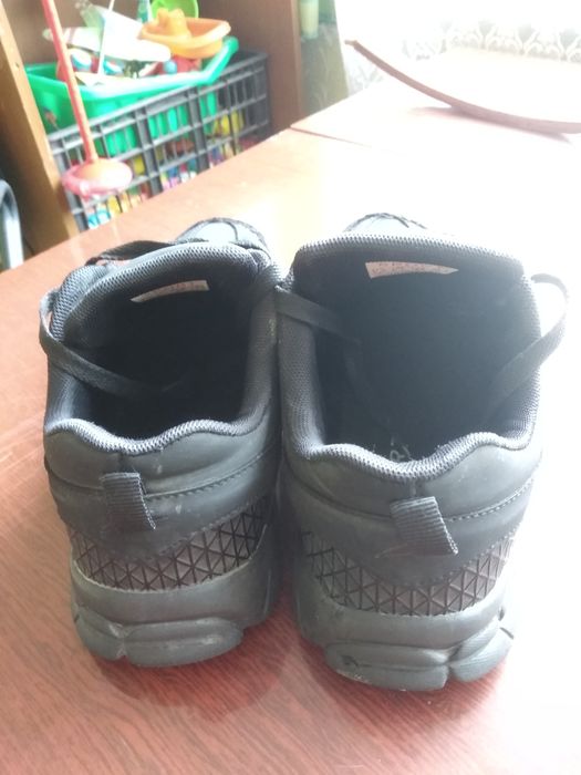 Подростковые кроссовки демисезонные