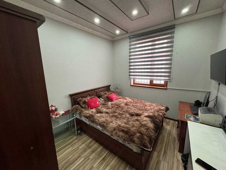 2 хоналик квартира 1 кават кирпичный дом, 6 микр, 70 остановка