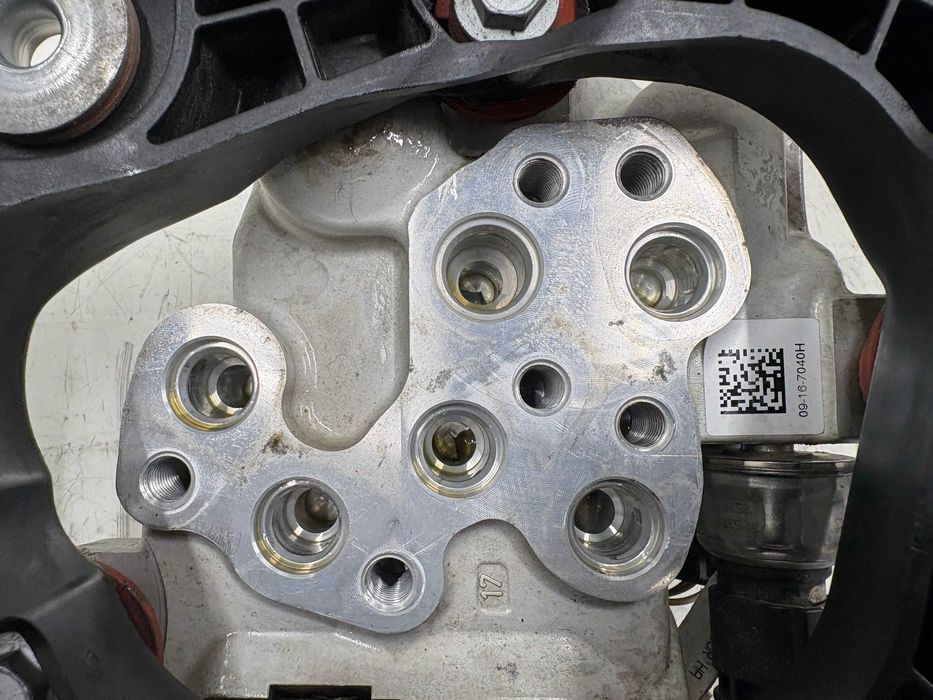 Помпа хидравлично окачване / Клапан блок динамик драйв БМВ Ф07 Ф10 Ф06